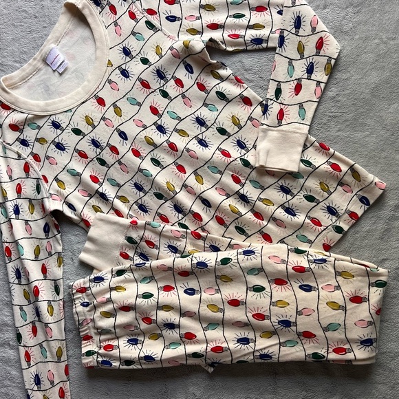 Hanna Andersson Other - Hanna Andersson Women's Bright Bulbs Two-Piece Organic Cotton Holiday Pajama Set